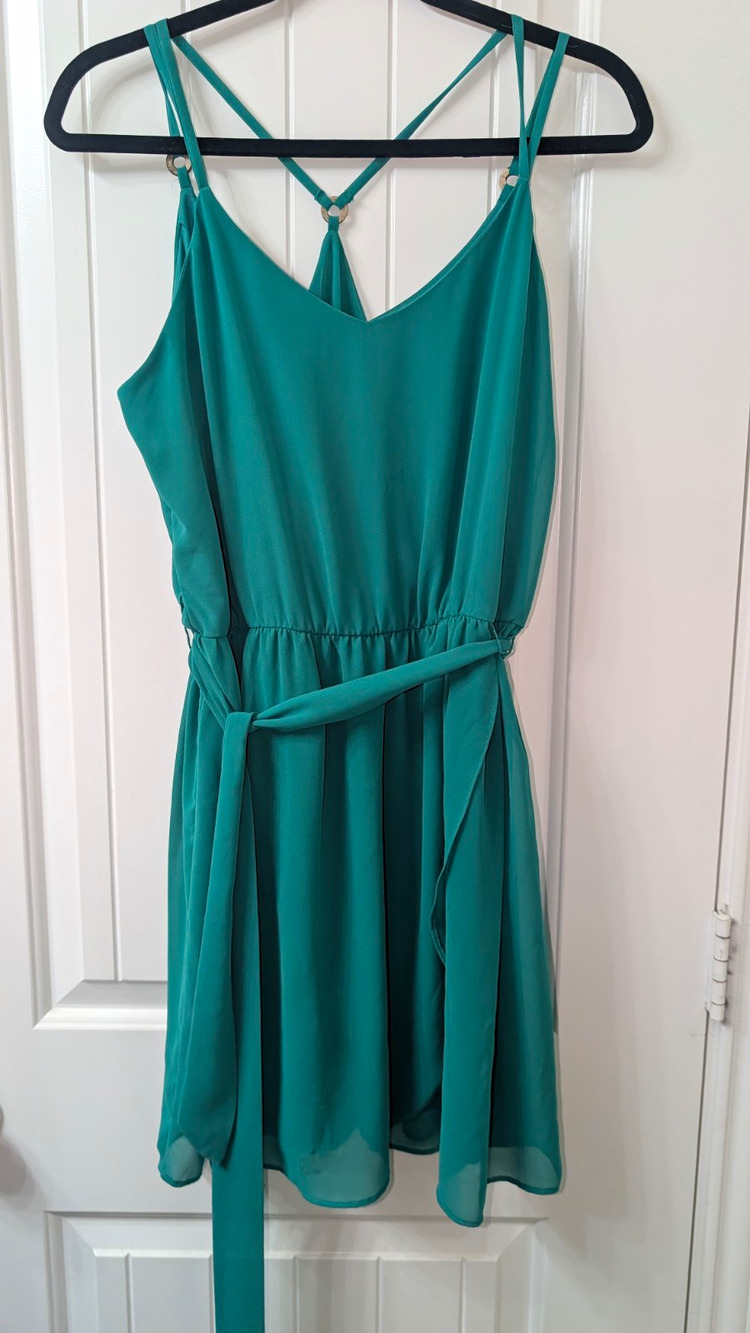 A. Byer Green Solid Chiffon V-Neck Spaghetti Strap Tie Waist Dress L